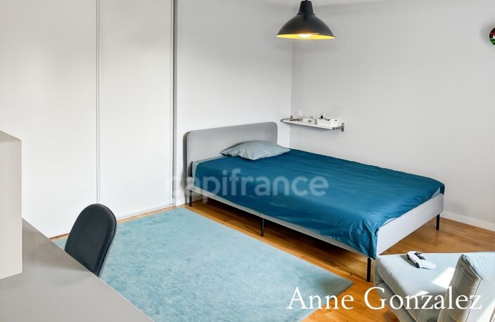 ORLEANS-SUD, à vendre belle maison familiale édifiée sur un beau jardin clos et paysager de 1130 m2 avec piscine, salle à manger extérieur, garage et places de parking — photo 4