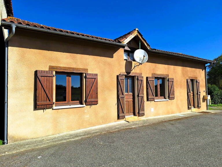   À VENDRE – Maison ancienne de 76 m² avec 2 chambres, sous-sol et cour à Vergoignan — photo 1