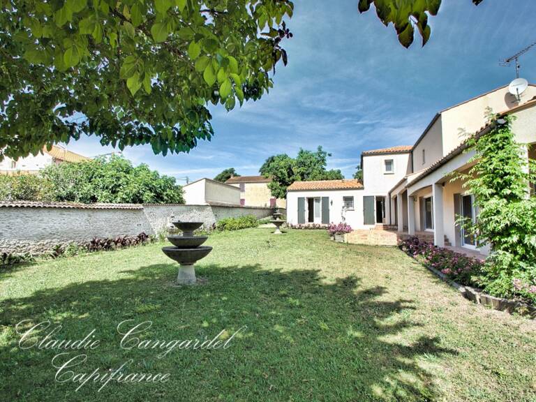 Maison à vendre de 217 m² au calme, sur plus de 2 100 m² de parcelle, à 7 min de Châtelaillon-Plage — photo 1