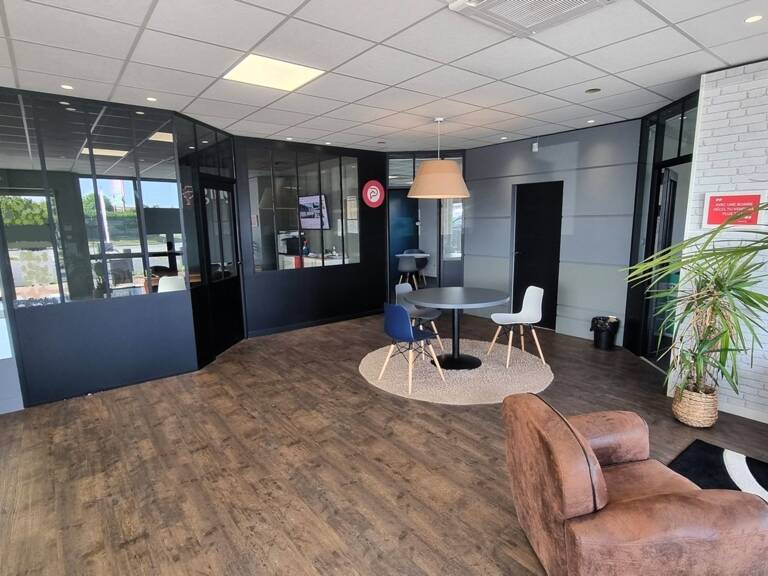 Dpt Charente Maritime (17), à vendre SAINT PIERRE D'OLERON Local commercial - Plain pied terrain 680m² — photo 1