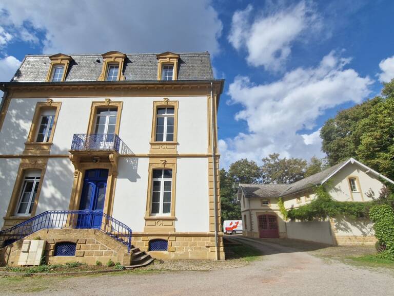Appartement F3 duplex rénové 2 parkings privatifs environnement privilégié — photo 1