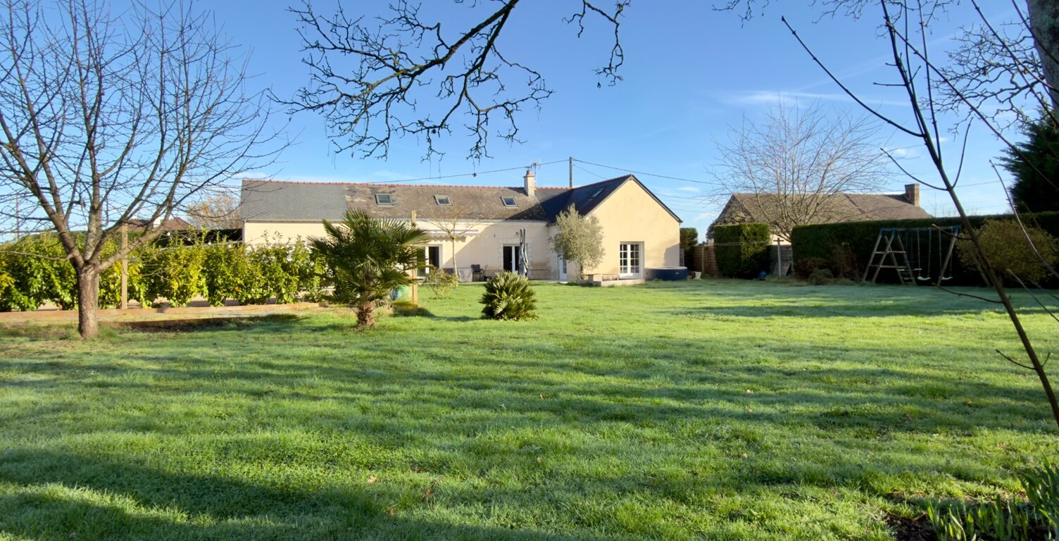 CHOUZE SUR LOIRE, Maison tuffeau 4 chambres avec vie de plain-pied sur jardin arboré clos — photo 1