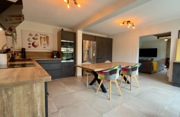 CHOUZE SUR LOIRE, Maison tuffeau 4 chambres avec vie de plain-pied sur jardin arboré clos — photo 2
