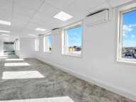 Bureaux à louer à Boulogne Billancourt près des transports. Entièrement rénovés, flexibles et lumineux, climatisation double flux, vidéosurveillance — photo 4