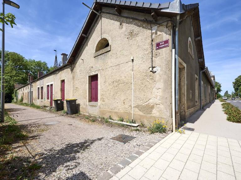 Immeuble et dépendances - 781 m² - Pouilly-en-Auxois (21) — photo 1