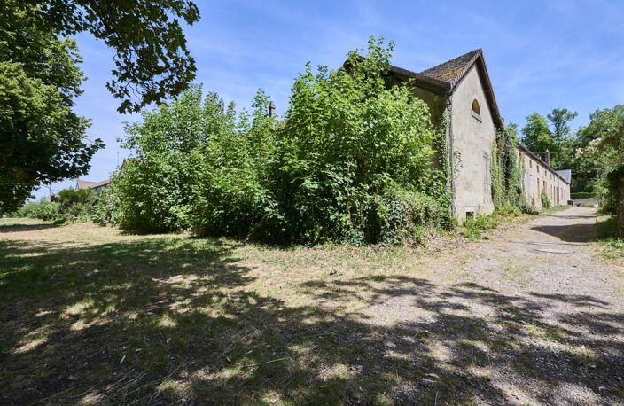 Immeuble et dépendances - 781 m² - Pouilly-en-Auxois (21) — photo 2