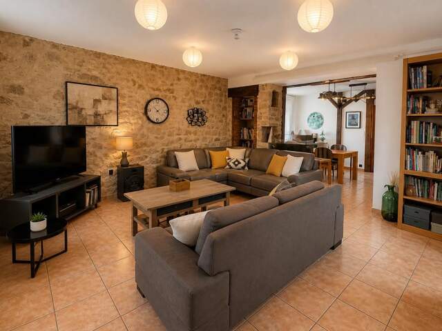 Maison de 7 pièces de 165 m² à Nérondes — photo du bien