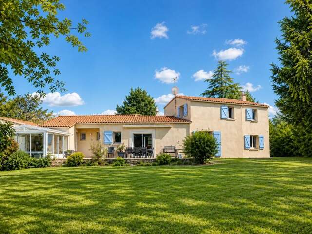 Maison de 7 pièces de 170 m² à Aubigny-Les Clouzeaux — photo du bien