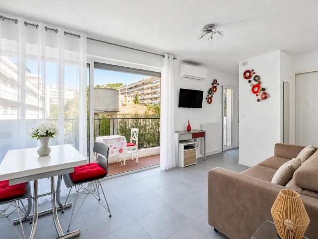 Très beau studio de 25 m² avec balcon cave et place de parking - situé à Cannes proche Croisette — photo du bien