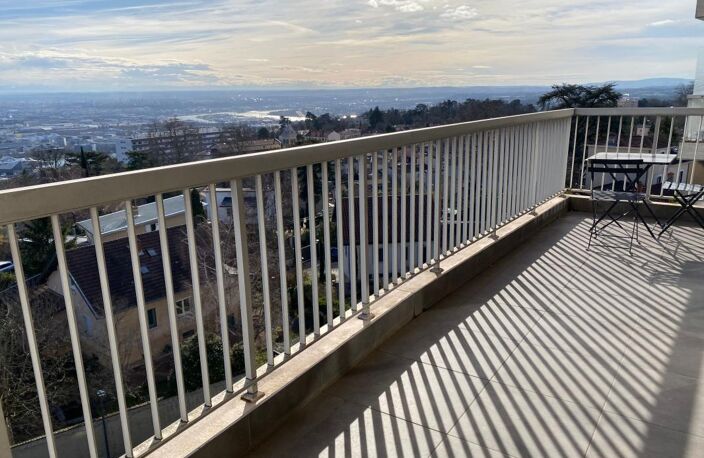 Appartement d exception Vues sur Lyon et les Monts du Lyonnais — photo 3