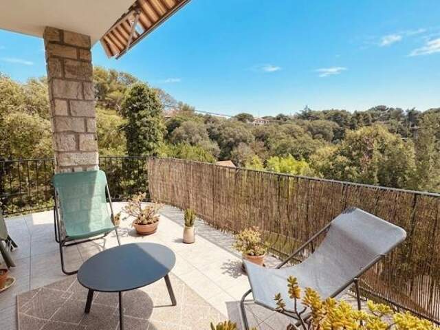 NÎMES quartier l’alouette À Vendre Appartement ensoleillé avec terrasse, jardin et garage — photo du bien
