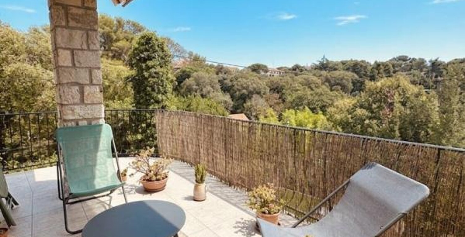 NÎMES quartier l’alouette À Vendre Appartement ensoleillé avec terrasse, jardin et garage — photo 1
