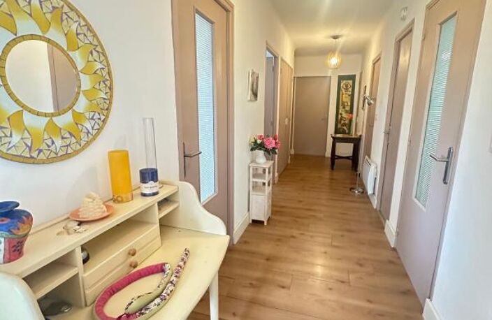 NÎMES quartier l’alouette À Vendre Appartement ensoleillé avec terrasse, jardin et garage — photo 3