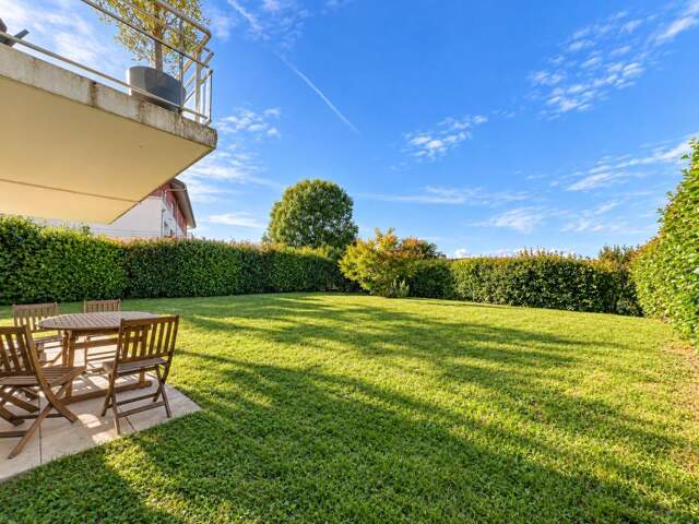 Appartement T3 avec jardin, place de parking et garage — photo du bien