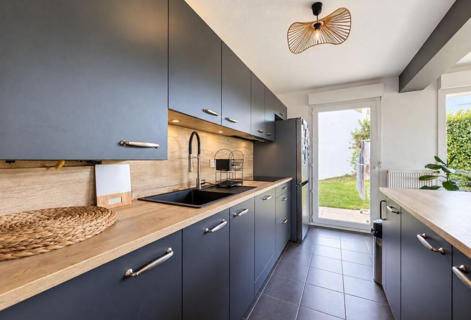 Appartement T3 avec jardin, place de parking et garage — photo 1