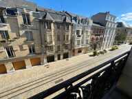 Idéalement situé au pied du tram et des commerces — photo 4