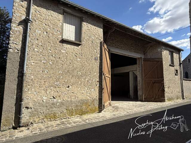GRANGE DE 190 M² AVEC JARDIN ? C?UR DE TOURY — photo du bien