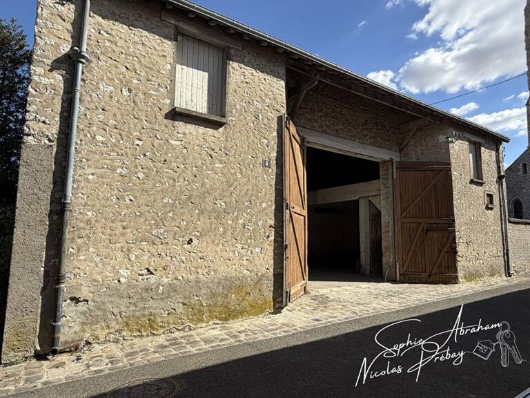 GRANGE DE 190 M² AVEC JARDIN ? C?UR DE TOURY — photo 1