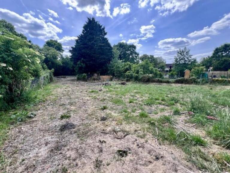 Terrain Viabilisé 1297m2 Ligny le Ribault Centre — photo 1