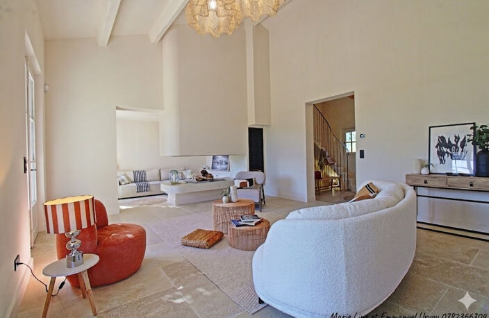 PROPRIÉTÉ DE CHARME AU COEUR DES ALPILLES - 5 SUITES  - PISCINE - JARDIN PAYSAGE DE PLUS DE 2 000 M² — photo 3
