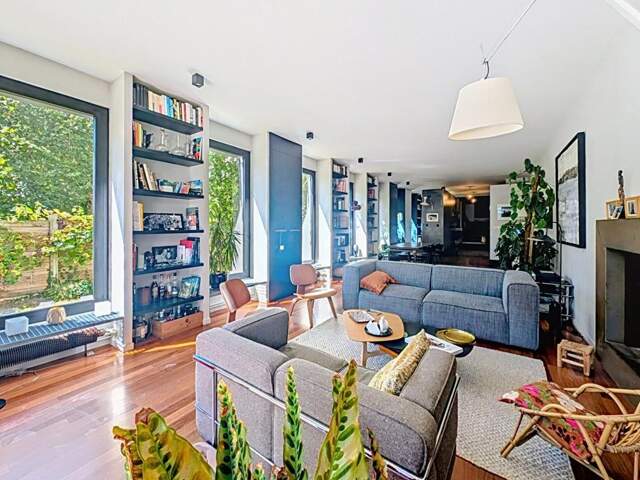 Au calme lumineuse maison non mitoyenne avec jardin, piscine et stationnement — photo du bien