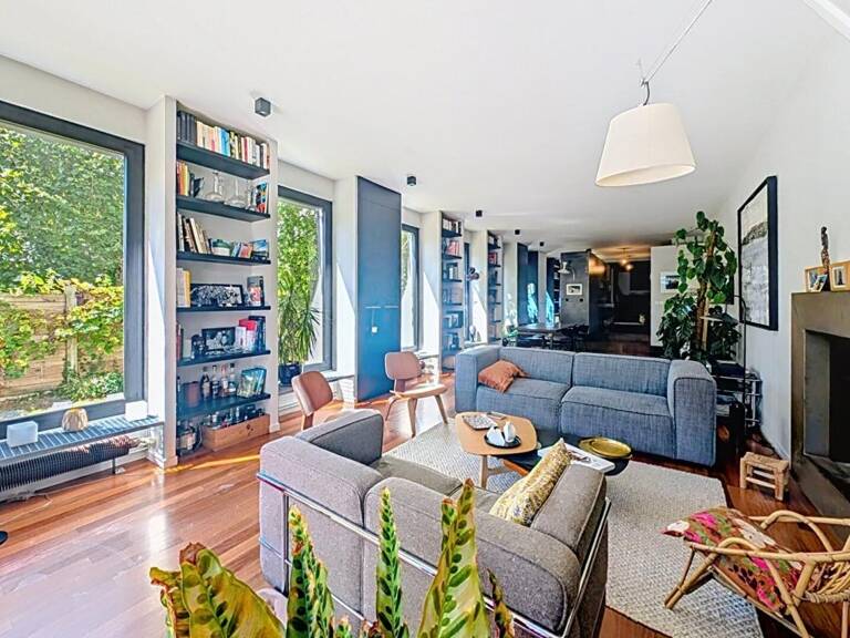Au calme lumineuse maison non mitoyenne avec jardin, piscine et stationnement — photo 1