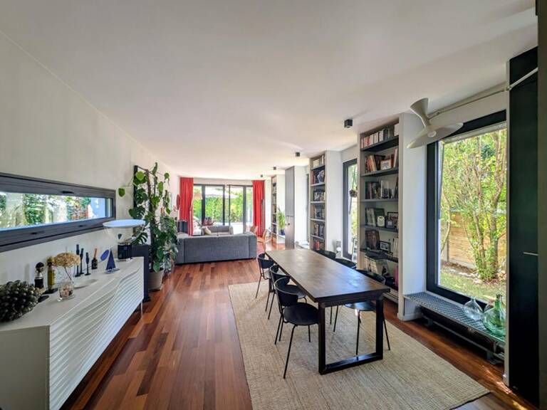 Au calme lumineuse maison non mitoyenne avec jardin, piscine et stationnement — photo 1