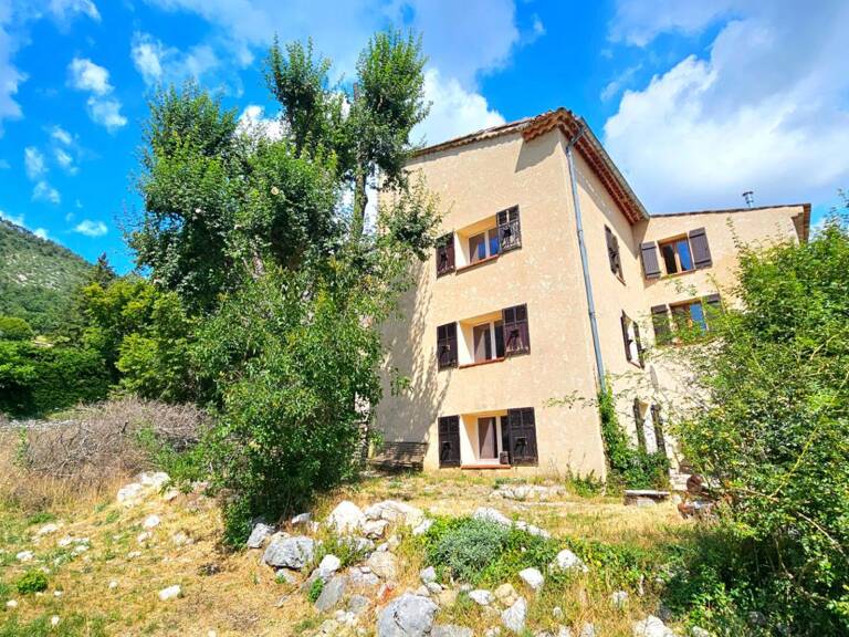 Maison de caractère rénovée avec goût . Vue panoramique .  Bargème (Var) — photo 1