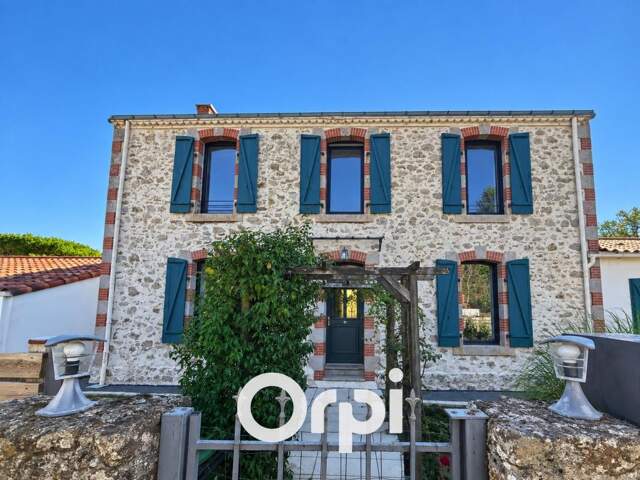 Maison familiale lumineuse, 4 chambres, grand terrain arboré — photo du bien