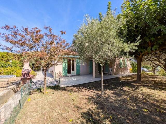 Maison traditionnelle de 140m2 avec terrain arboré — photo du bien