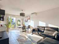VILLEURBANNE – PROXIMITÉ DOUA – SUPERBE T4 – TERRASSE 7 m² PLEIN OUEST – 3 CHAMBRES – GARAGE DOUBLE – CLIMATISATION — photo 2