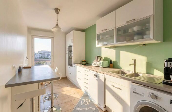 VILLEURBANNE – PROXIMITÉ DOUA – SUPERBE T4 – TERRASSE 7 m² PLEIN OUEST – 3 CHAMBRES – GARAGE DOUBLE – CLIMATISATION — photo 3