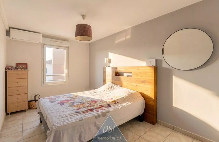 VILLEURBANNE – PROXIMITÉ DOUA – SUPERBE T4 – TERRASSE 7 m² PLEIN OUEST – 3 CHAMBRES – GARAGE DOUBLE – CLIMATISATION — photo 5