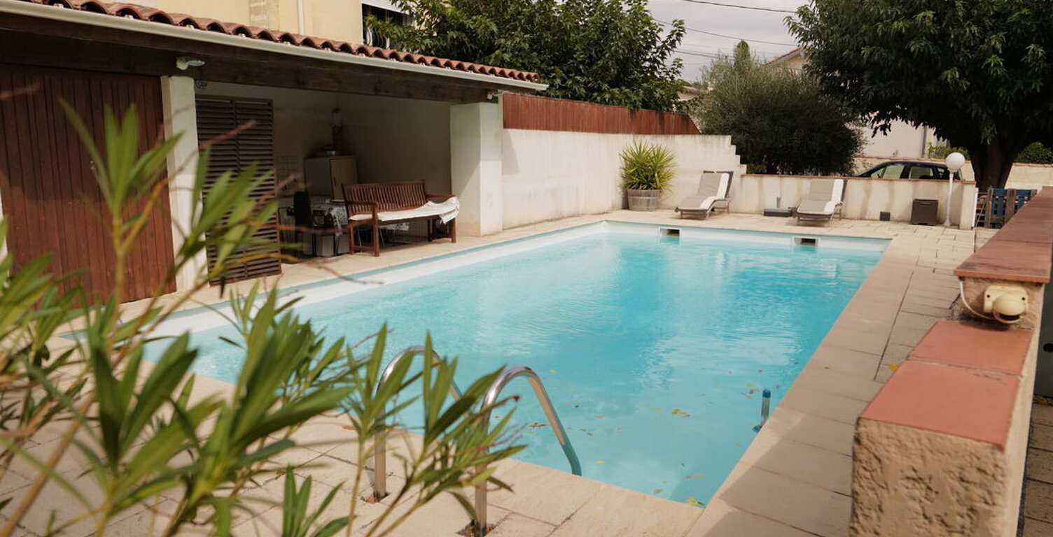 MAISON DE 190 M² /  JARDIN 730 M² + PISCINE + DEPENDANCE DE — photo 1
