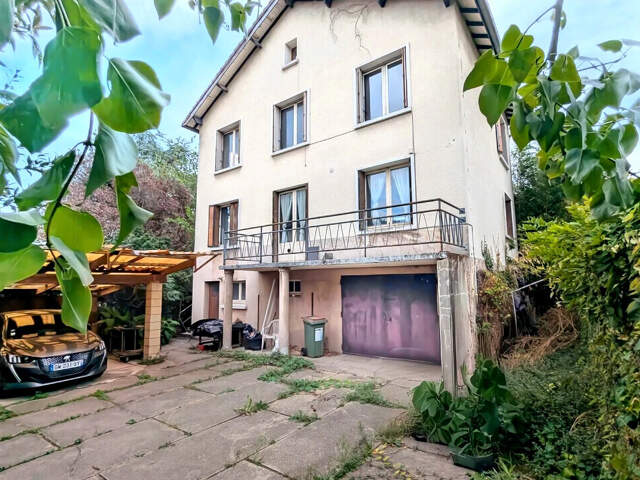 Grande maison et jardin — photo du bien