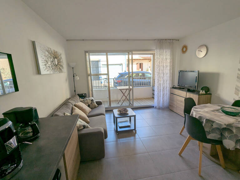 Studio refait à neuf Rive Droite à 100m des plages — photo 1