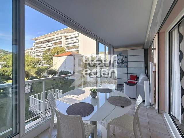 Cannes - Palm Beach 2P avec vaste terrasse — photo du bien