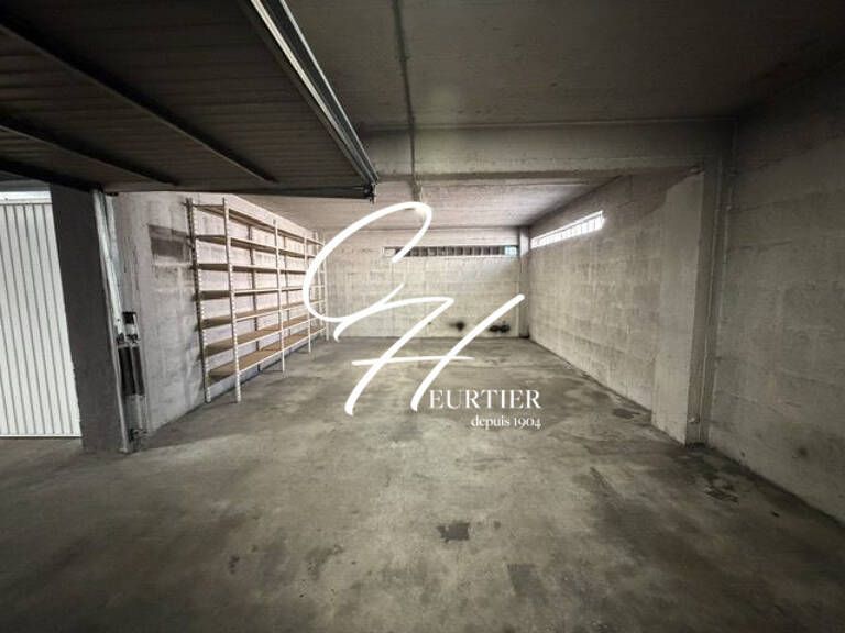 Grand garage 38 m² à louer  Grenoble Championnet — photo 1