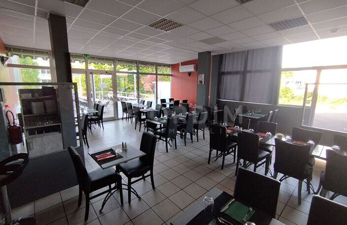 AUXERRE - SECTEUR AV CHARLES DE GAULLE -  LOCAL RESTAURANT OPERATIONNEL AVEC TERRASSE — photo 4