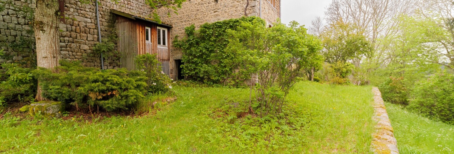 Maison 12 Pièces 335 m² à vendre à La Chaulme (63660)