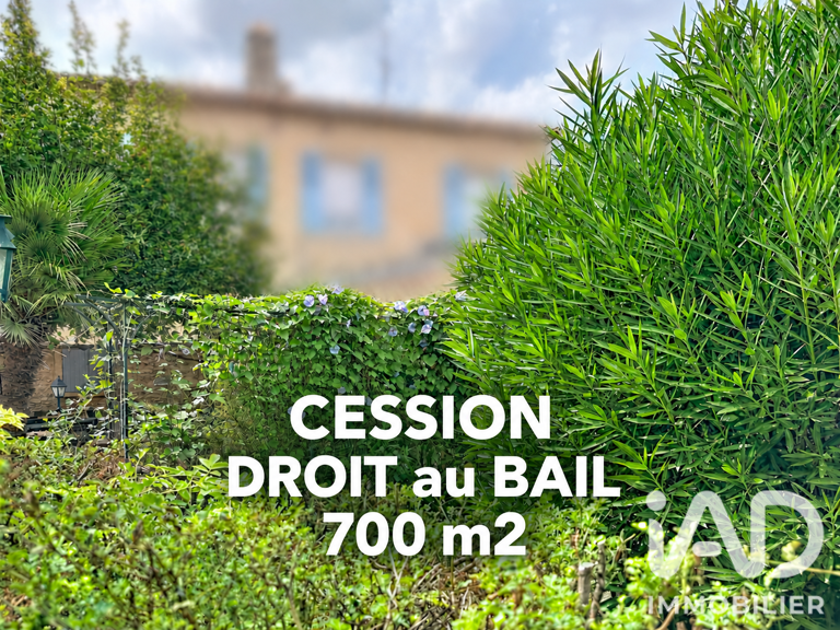 Vente Local commercial 700 m&sup2; — photo 1