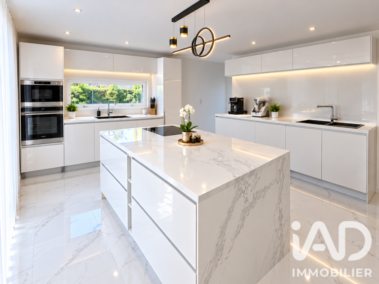 Vente Maison/villa 8 pièces — photo 1