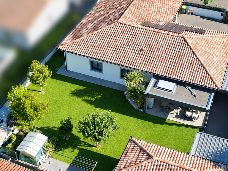 Superbe Villa 5 pièces avec double garage et jardin 700 m2 à — photo 1