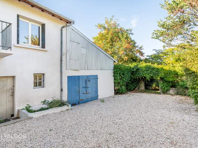 Genay centre - Maison familiale à créer - Jardin de 930 m² — photo du bien