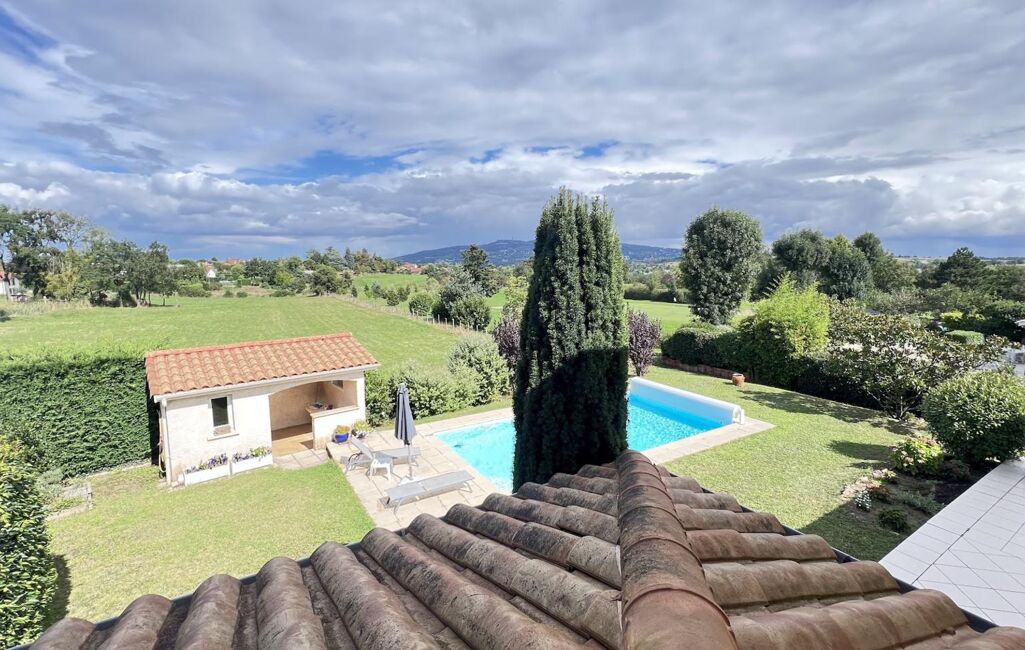 Maison 6 pièces 170 m² · à Dommartin · 170 m² · 749 000 €