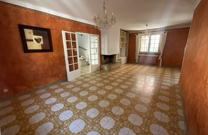 Villa — photo 2