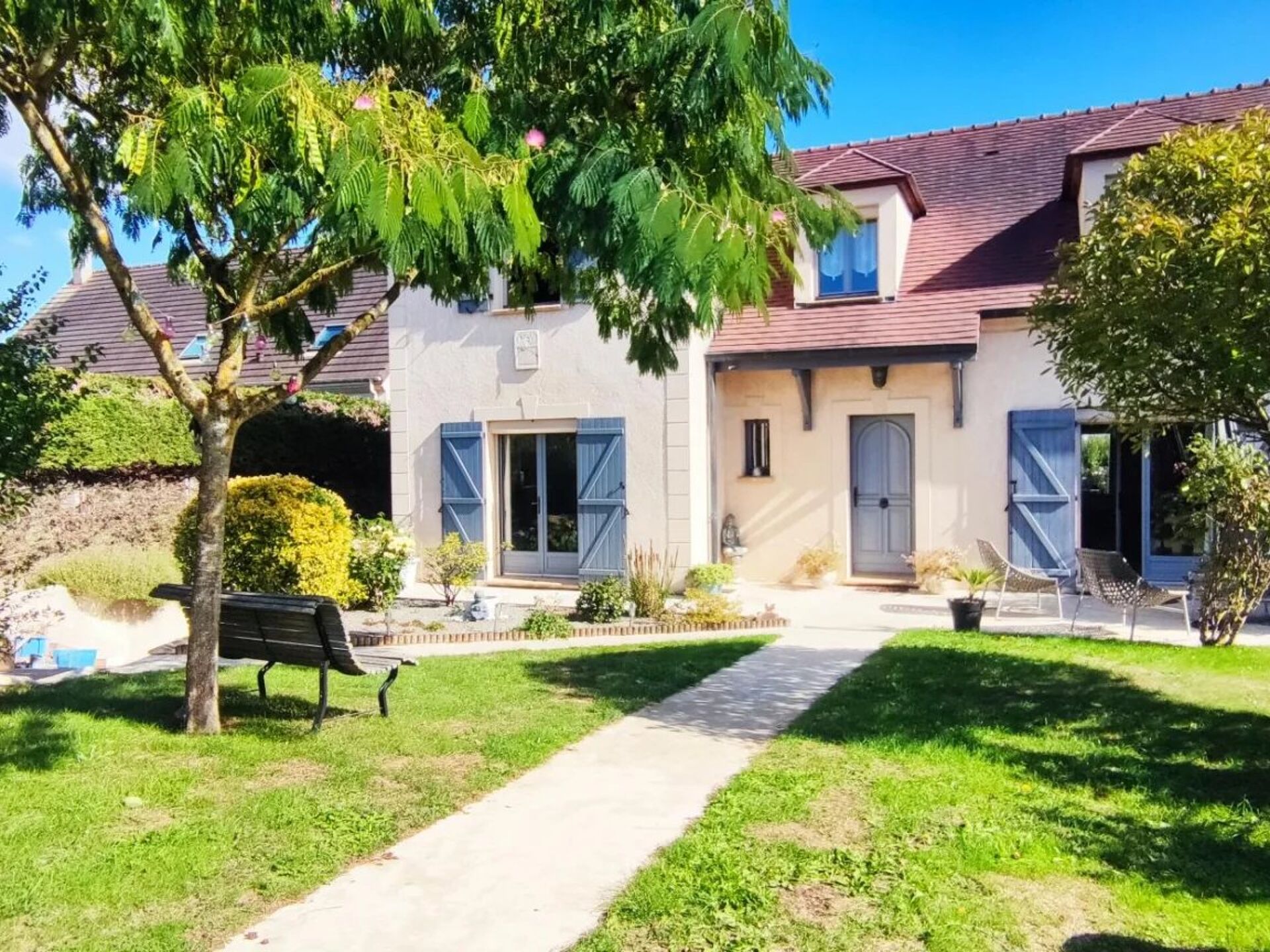 Maison 6 pièces 145 m² · à Novillers · 145 m² · 340 000 €