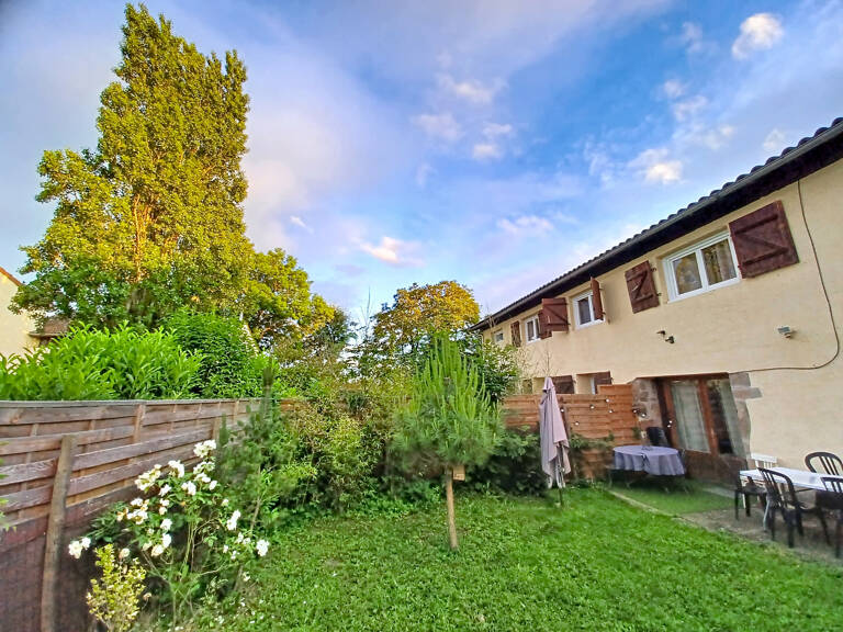 ISSOIRE, maison en pierres sur terrain de 400m2 — photo 1