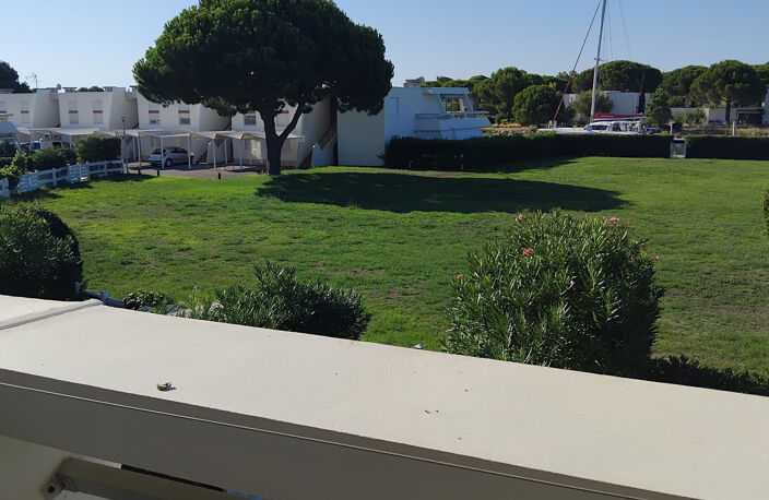 Produit rare avec vue incroyable sur une grande pelouse et c — photo 2