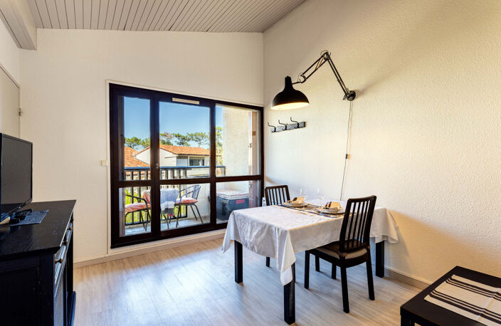 Appartement plein de charme avec beau potentiel — photo 3